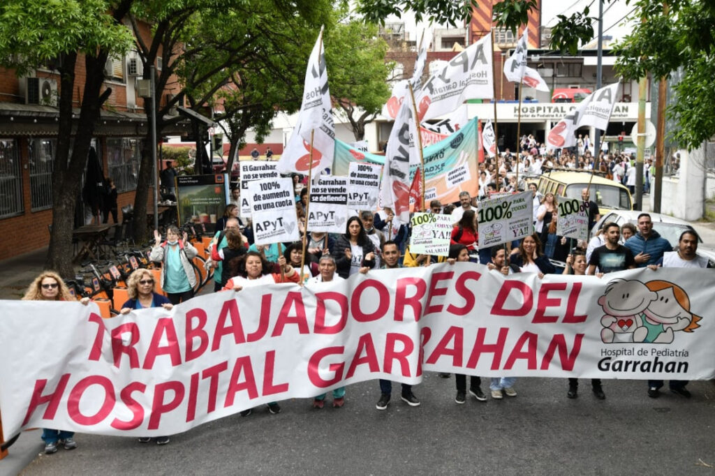 Movilización del Garrahan a Plaza de Mayo por las Leyes de Emergencia Pediátrica, Discapacidad y Financiamiento Universitario