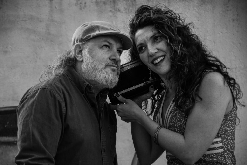 Agenda: toca Dúo El Balcón, teatro en la Vecinal, música en el Museo y ferias del libro en zona norte