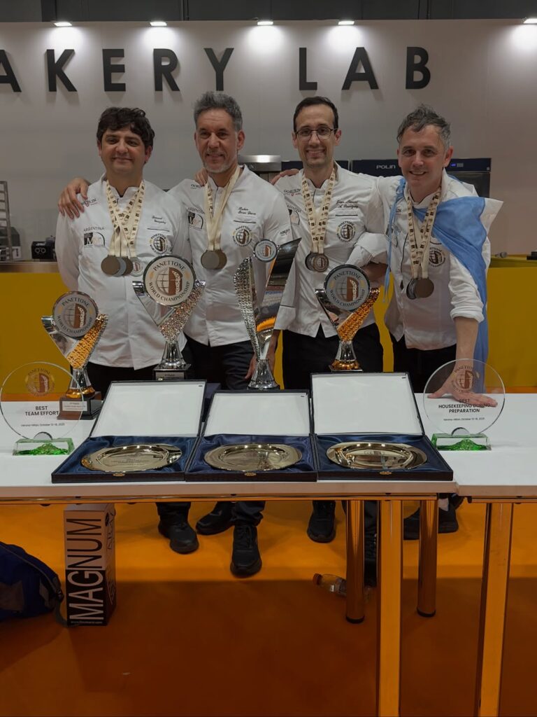 Saavedra sigue de fiesta por la histórica participación argentina en el Campeonato Mundial de Panettone: subcampeonato con nueve premios de la mano de Artiaga