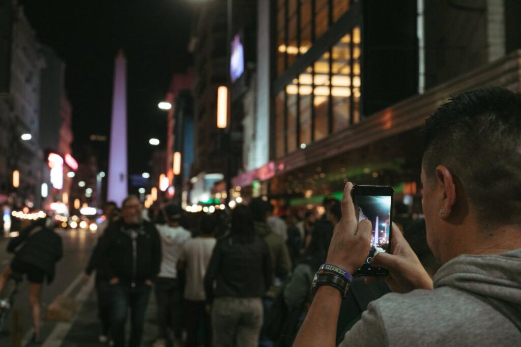 Impulsan mayor seguridad y colectivos en zonas de entretenimiento nocturno como Palermo, avenida Corrientes, Villa Devoto y Caballito