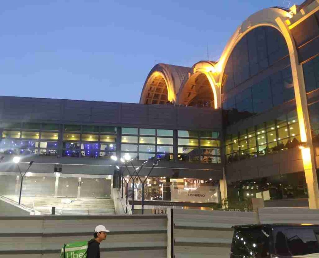 Abasto Shopping: las escaleras de Agüero, cerradas por obras