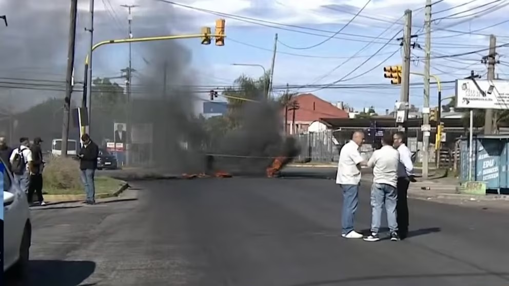 Por falta de pago, choferes mantienen un paro que afecta a varias líneas de colectivo del AMBA