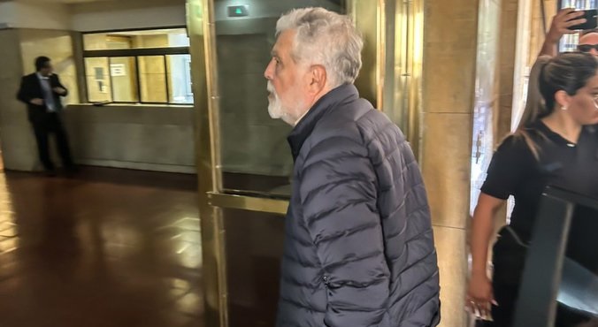 Tragedia de Once: Julio De Vido se presentó en Comodoro Py y quedó detenido