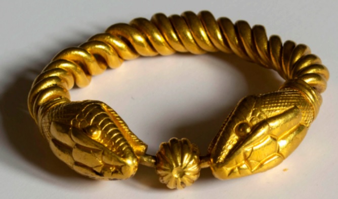 El Museo Nacional de Bellas Artes exhibe elementos del antiguo Egipto y su impacto en la cultura argentina