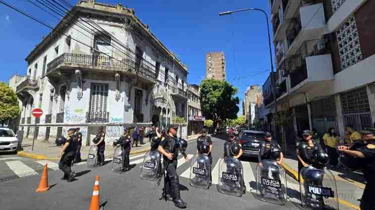 La policía desalojó 500 propiedades desde que inició la gestión de Jorge Macri: casi 100 están en Abasto, Almagro y Balvanera