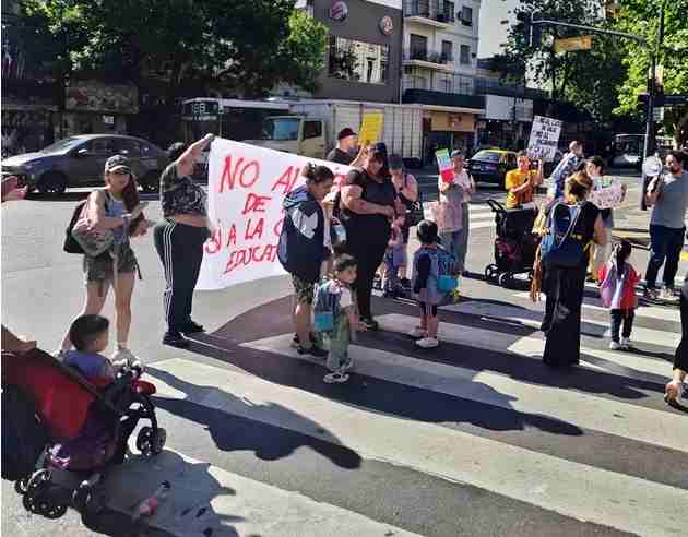 Once: semaforazo contra el cierre de salas en la Escuela Infantil N° 5 DE N° 2