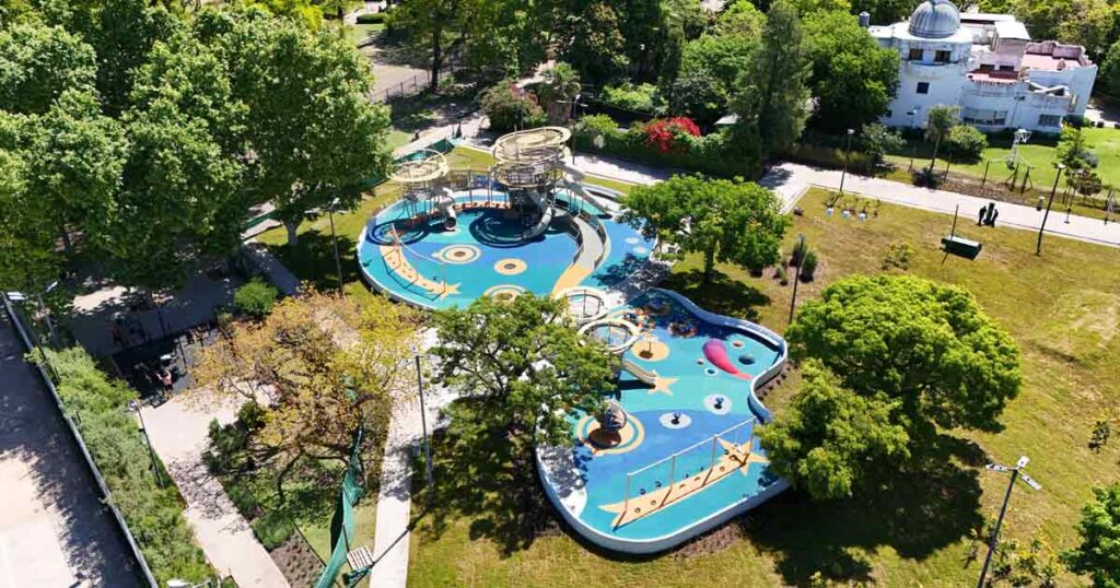 Parque Centenario estrena un nuevo patio de juegos