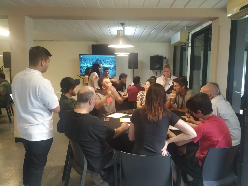 Juan Domingo Baldini, Víctor Avendaño y Humberto Costantini, algunos de los nombres propuestos por vecinos para el paso bajo nivel de Villa Pueyrredón