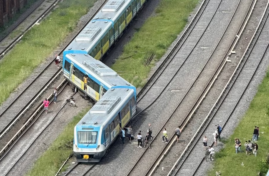 Descarriló una formación del Tren Sarmiento en Liniers: interrupciones y unos 20 heridos