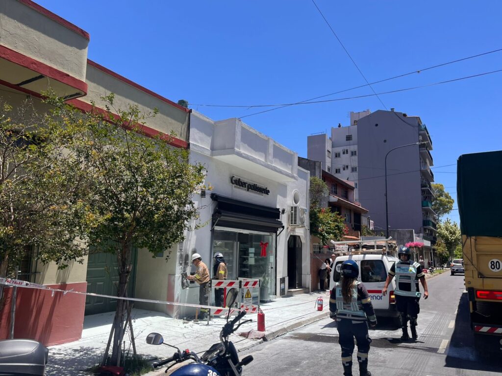 Principio de incendio en un local de Galván y Larralde