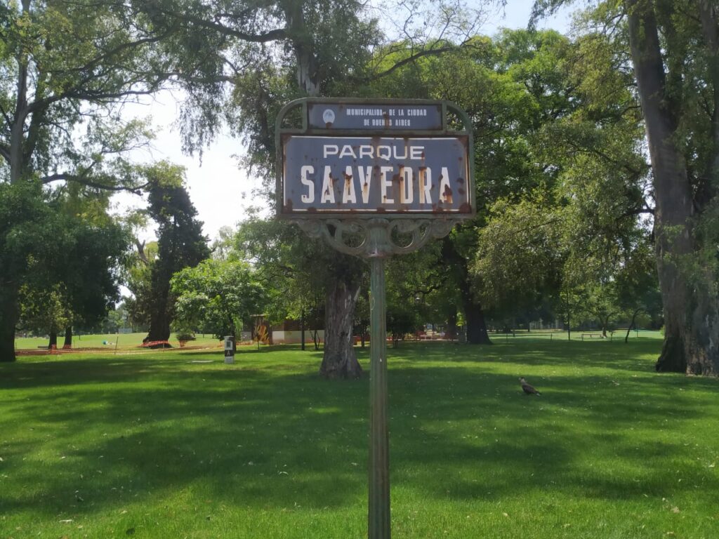 Parque Saavedra: continúa la resiembra en el terreno donde demolieron el centro de jubilados y la cancha de bochas