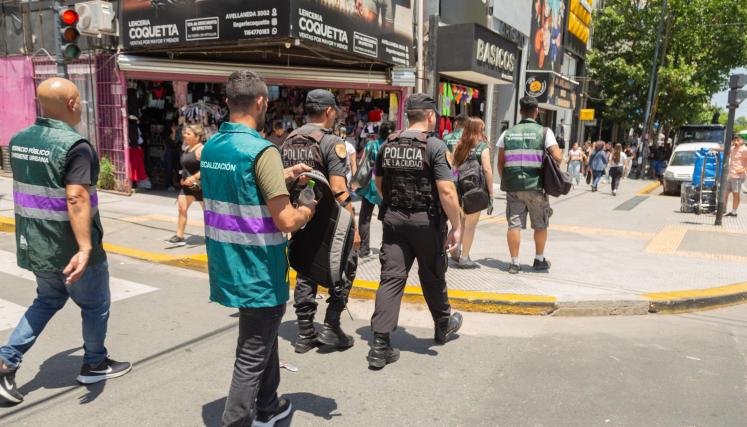 Espacio Público y la policía reforzaron su presencia en Once y Flores contra los manteros