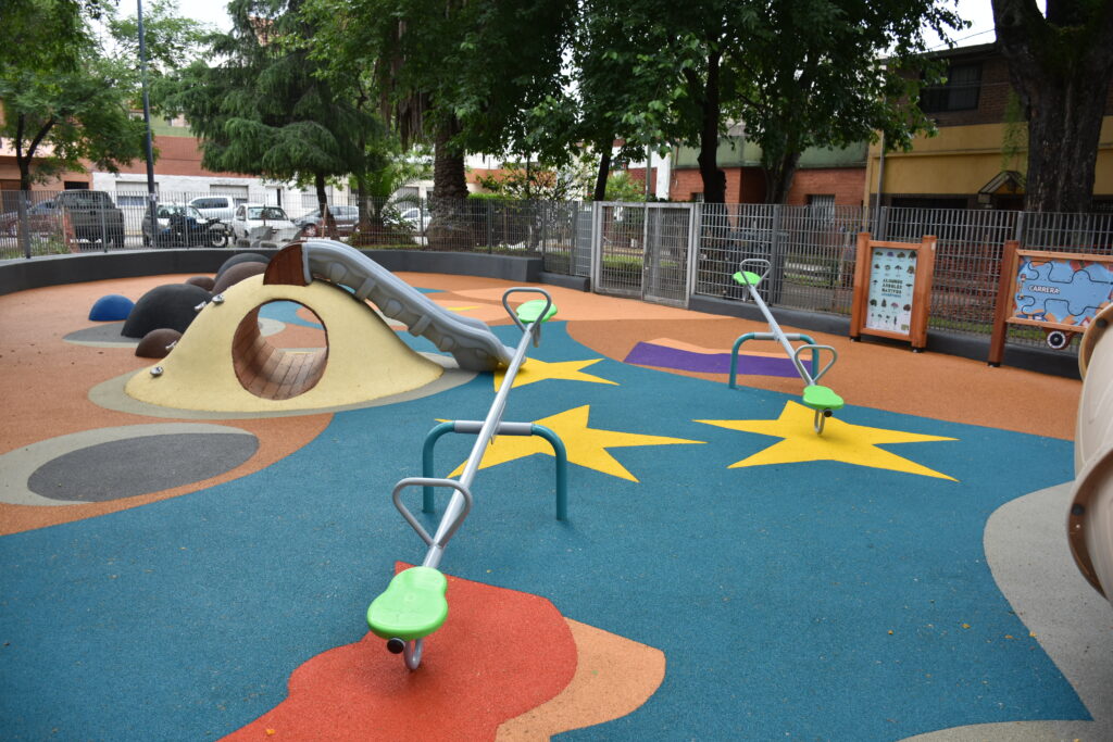 Renovaron la Plazoleta Lindor Sotomayor de Villa del Parque y el Parque El Salvador de Belgrano