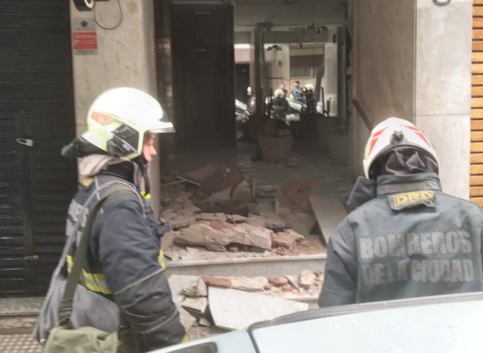 Explosión en un edificio de Belgrano por una supuesta fuga de gas: hubo daños edilicios, pero no se reportaron heridos