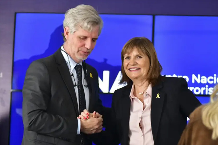 El Gobierno amplió en $26 mil millones el presupuesto de la SIDE: mientras, el bono a jubilados continúa congelado
