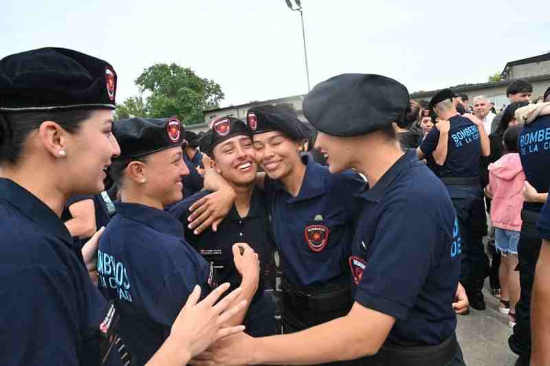 Casi 200 bomberos se incorporaron a la fuerza porteña