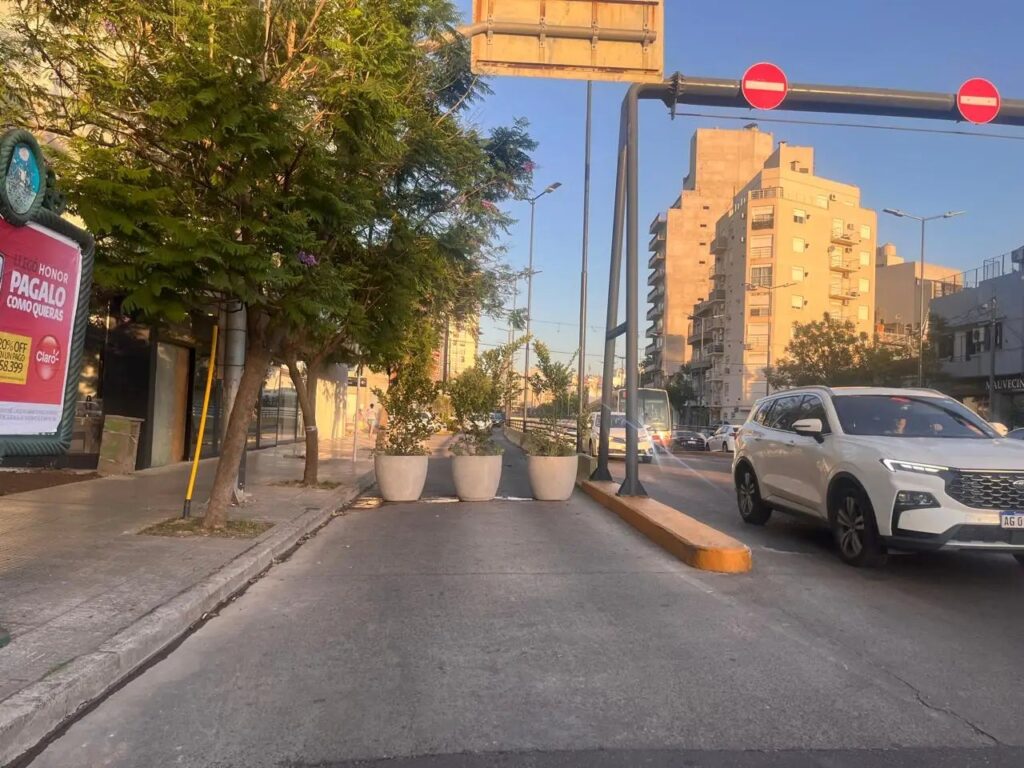 Cierra al tránsito el tramo Holmberg-Goyeneche de la calle lateral al túnel de Av. Balbín