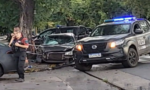 Accidente vial en Nueva Pompeya: joven de 20 años colisiona contra árbol tras usar vehículo ajeno sin permiso y deja dos heridos