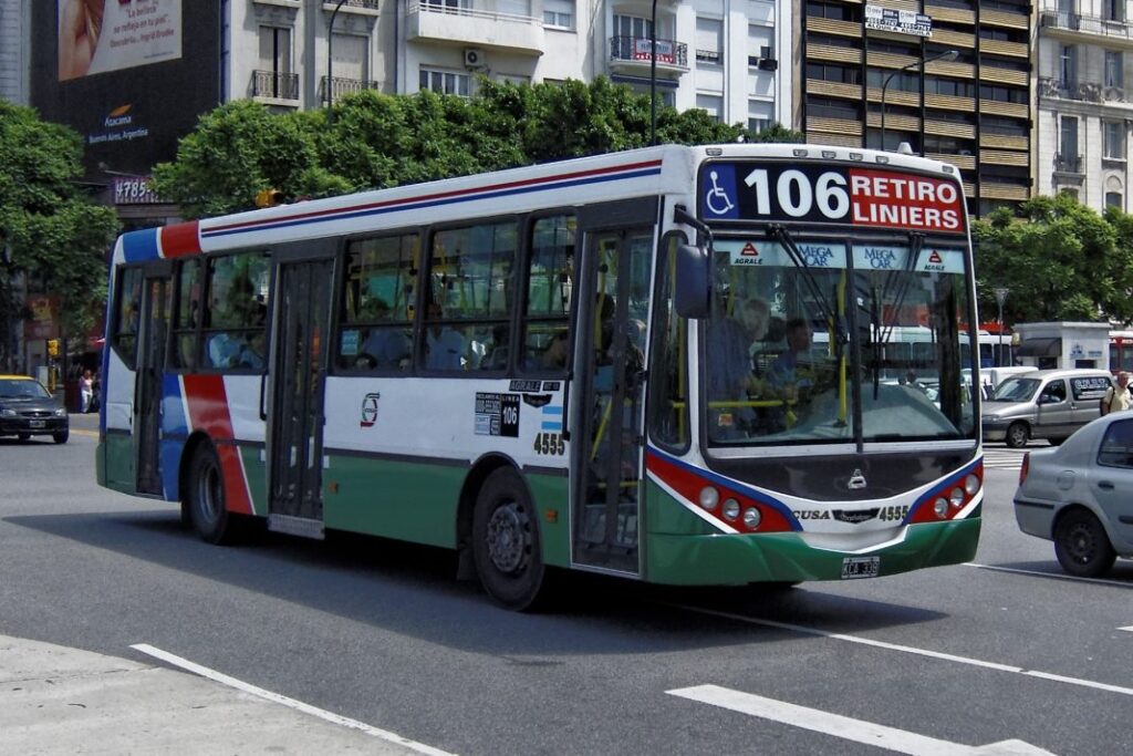 Cuáles son los cambios en análisis para las líneas 42, 99 y 106 de colectivos