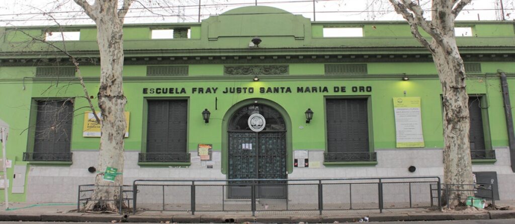 Licitación abreviada por arreglos en el edificio de la Escuela Fray Justo Santa María de Oro
