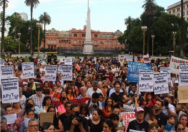 Garrahan y Discapacidad marcharon a Plaza de Mayo por “un 2026 sin emergencia”