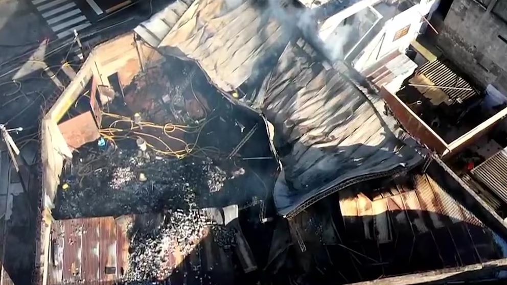 Incendio en San Martín: se prendió fuego un depósito de pallets y evacuaron viviendas y un geriátrico