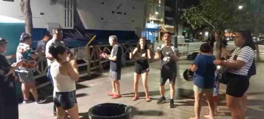 Balvanera: protesta de vecinos por falta de luz en Belgrano y Catamarca