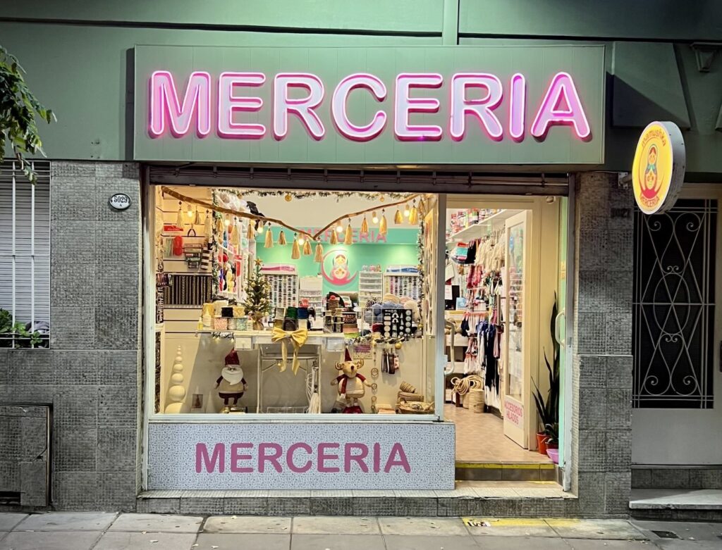 Una mercería de Villa Urquiza se volvió viral por un tuit que celebra lo simple y auténtico