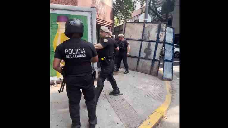San Cristóbal: desalojo en el inmueble de Carlos Calvo y Sarandí
