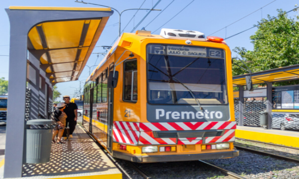 Protestas y críticas al proyecto de reemplazar el Premetro por colectivos eléctricos en Buenos Aires