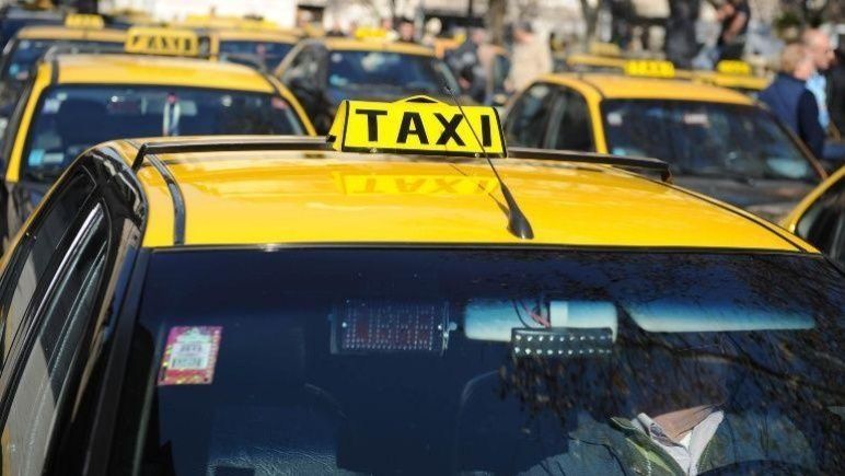 Créditos blandos para vehículos eléctricos en la Ciudad: taxis, remises y motos de delivery podrán renovar su flota
