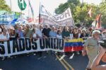 Palermo: organizaciones de izquierda, partidos y sindicatos protestaron frente a la Embajada de Estados Unidos por la intervención en Venezuela