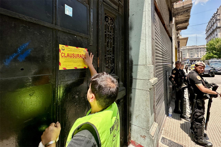 El Gobierno porteño recuperó en Constitución un hotel usurpado