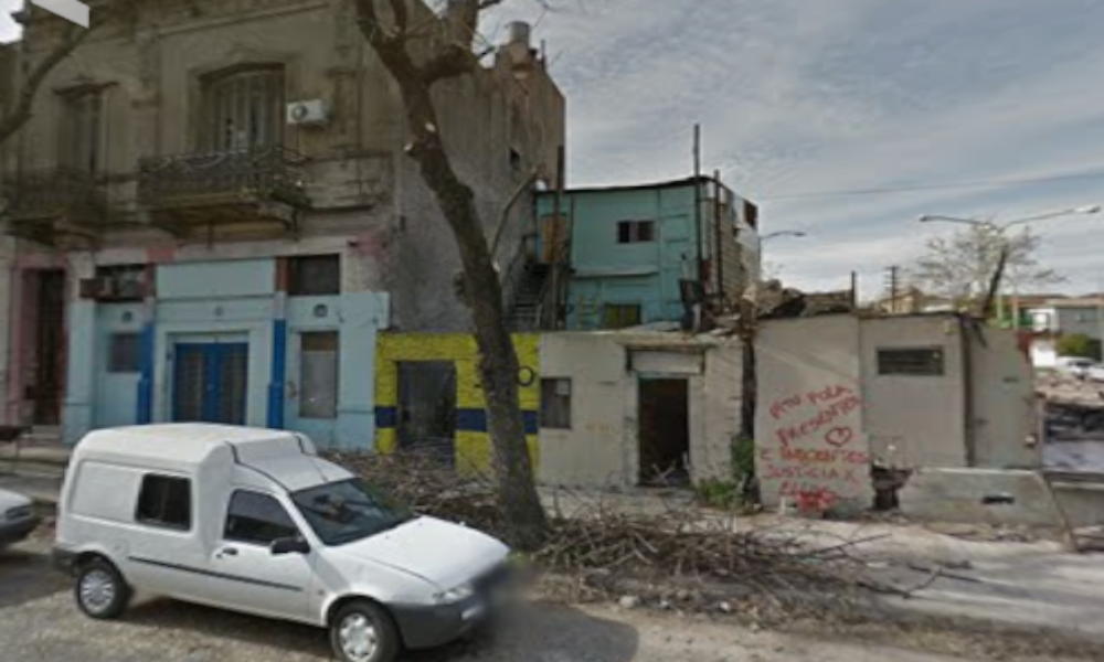 Vecinos y organizaciones de La Boca paralizan demolición de conventillo histórico en Melo: familias de 30 años sin techos