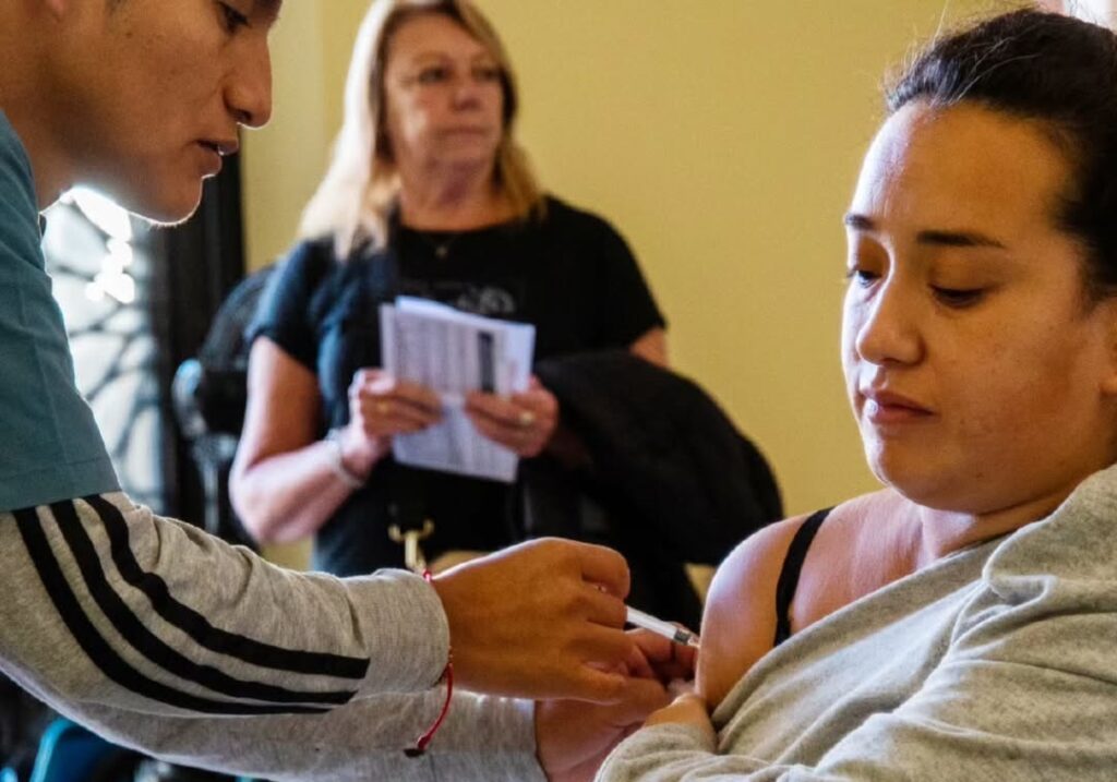 Comenzó la vacunación contra el Virus Sincicial Respiratorio para embarazadas en los hospitales y Centros de Salud de la Ciudad