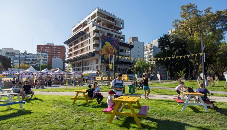 Colegiales: vecinos piden que los cuatro lotes rezonificados ensanchen el Parque Ferroviario