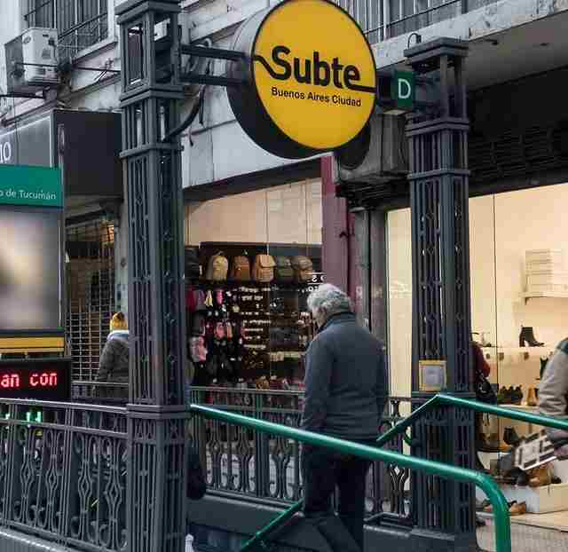 Reabre la estación Agüero de la línea D de subtes tras los arreglos