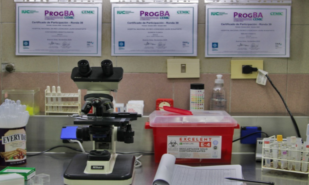 El Hospital Bonaparte renueva garantía de calidad en su laboratorio de Parque Patricios