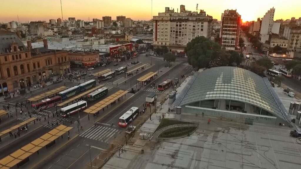 Paro de la CGT: qué líneas de colectivos funcionan en el AMBA pese a la medida de fuerza