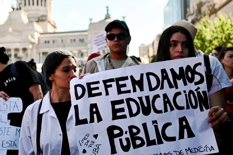 El Gobierno y la nueva ley de financiamiento universitario: rechazo en el sector educativo