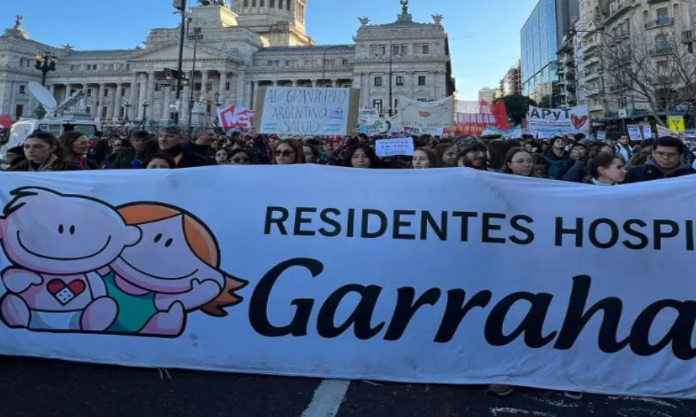 Trabajadores del Garrahan marchan contra la reforma laboral 