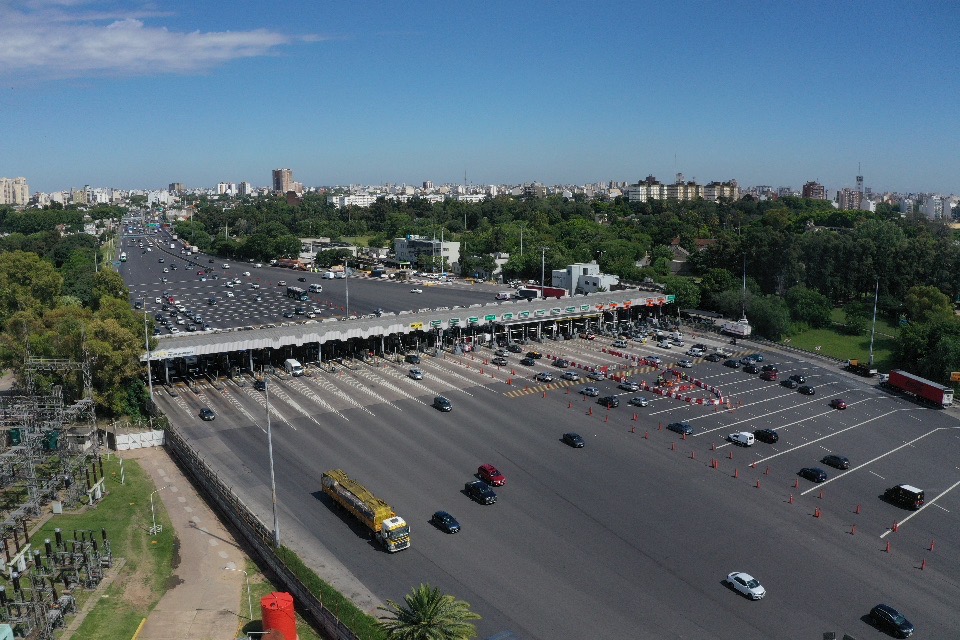 Murió un motociclista tras chocar con un camión en la autopista Perito Moreno y General Paz