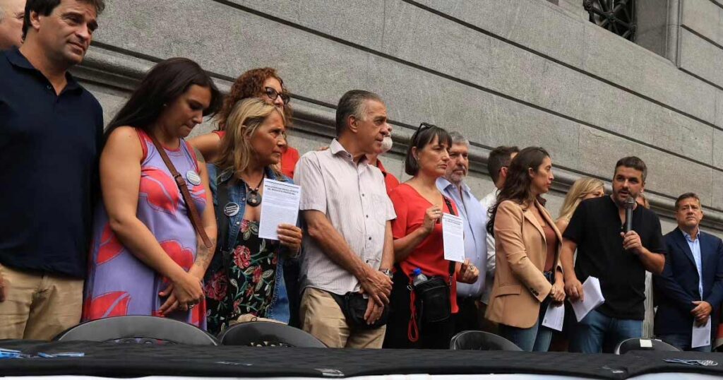 Reclamo de Prensa contra la derogación del Estatuto del Periodista