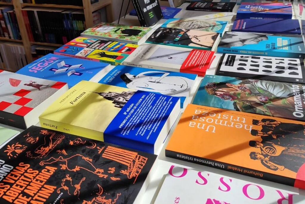 Platense impulsa una colecta solidaria de libros para todo el país: cómo colaborar