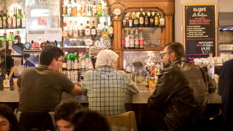 Gastronomía en caída libre: prórrogas fiscales que no alcanzan para frenar la crisis en la Ciudad