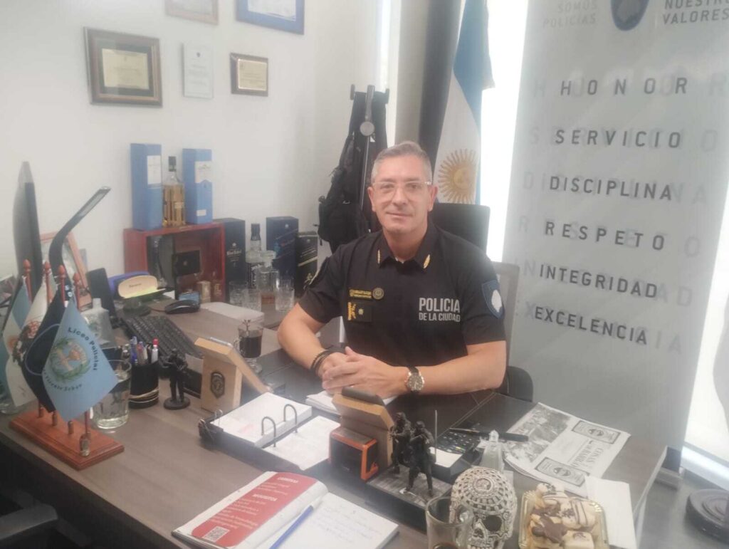 “Es lógico que el vecino quiera tener un policía en la esquina de su casa, porque eso le da seguridad”