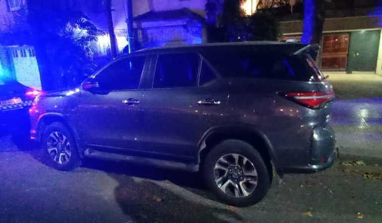 Detienen en Belgrano a dos sospechosos por intento de robo de una camioneta de alta gama