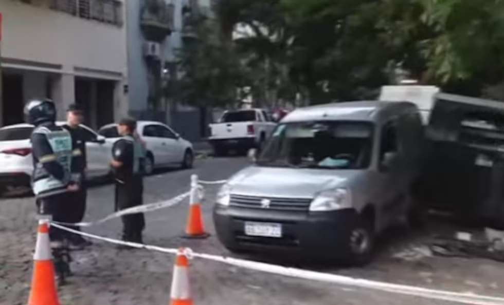 Abasto: Murió un hombre tras sufrir un infarto mientras manejaba y provocar un choque múltiple en Bustamante y Lavalle