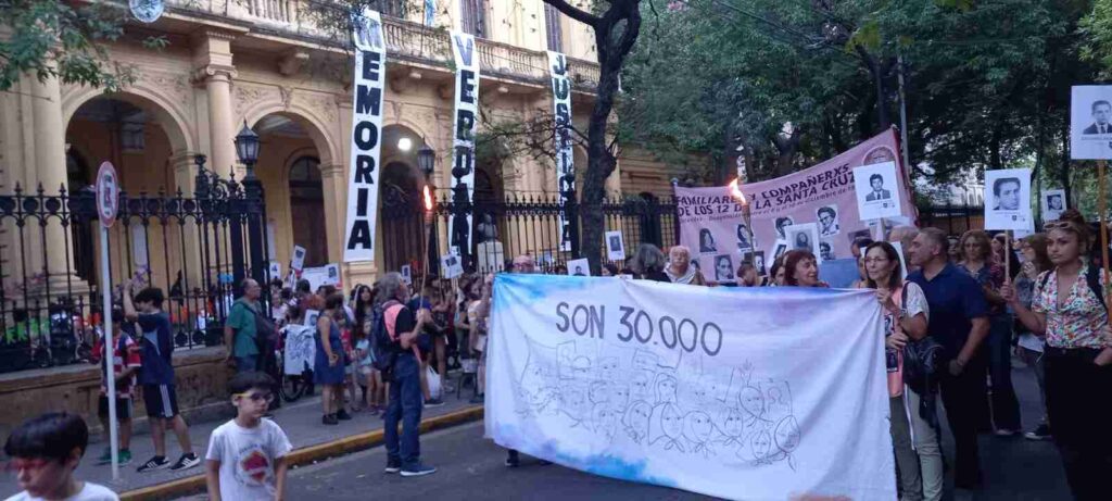 Marcha de Antorchas en Balvanera y San Cristóbal: colocarán nuevas Baldosas en el Acosta y recorrerán el corredor de Urquiza