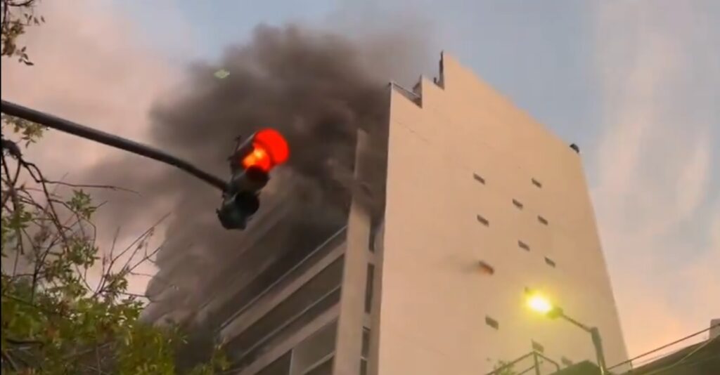 Incendio en un edificio de Belgrano: vecinos se autoevacuaron